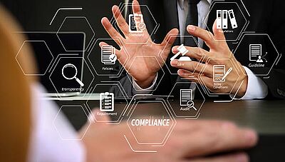 Classeur étiqueté "régulation", lunettes, calculatrice, représentant le Colloque Quels juges pour la compliance ? organisé par le Centre de Recherche en Droit de l'Université Paris Dauphine-PSL et le Journal of Regulation & Compliance